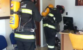 Fuerte olor a gas obligó a moradores de edificio alertar a Bomberos