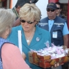 Intendenta y alcaldesa entregan chocolates en el Día Internacional de la Mujer