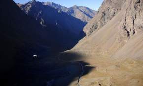 Increíble proeza de paracaidista chileno: saltó en moto a 4 mil metros de altura